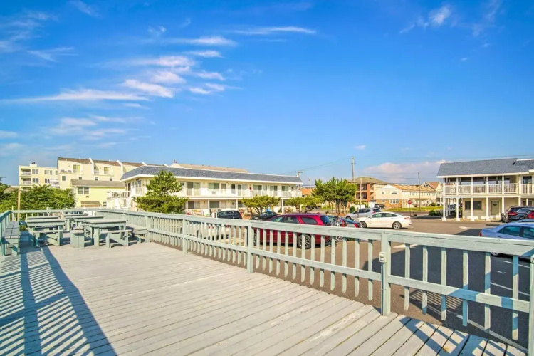 Beautiful Brigantine Condo - Walk to Beach!