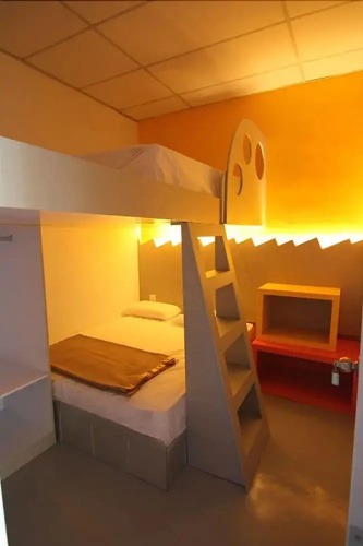 Warm Blanket Hotel - Hostel