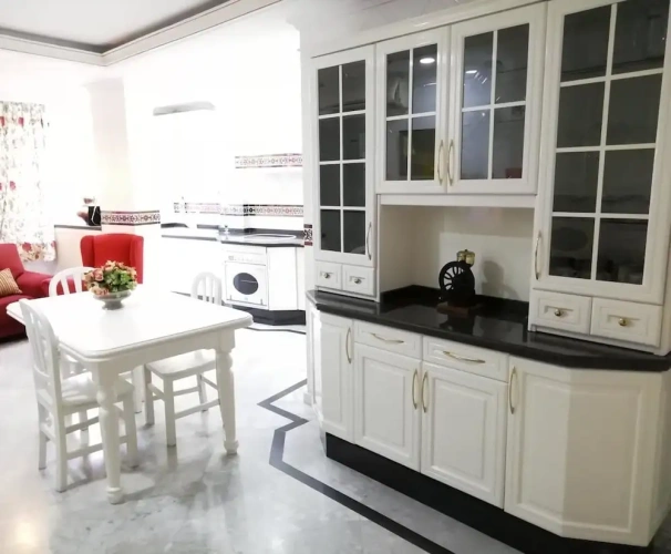 4 Bedrooms Apartment