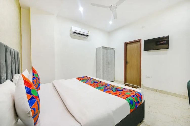 FabHotel Kavya Inn