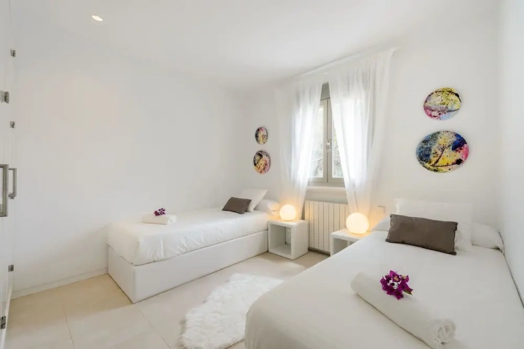 4 Bedrooms Villa with pool view