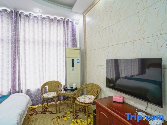 Standard Twin room with garden view
