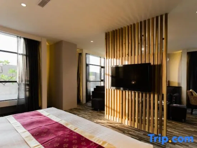 Deluxe Single Suite
