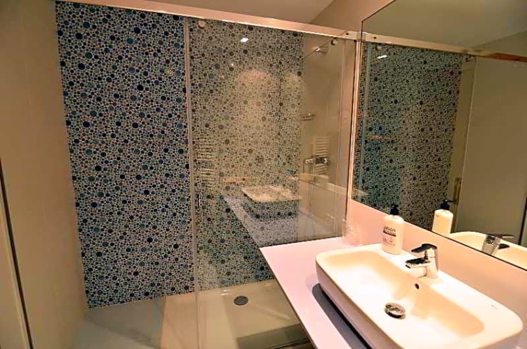 Classic Twin room with view