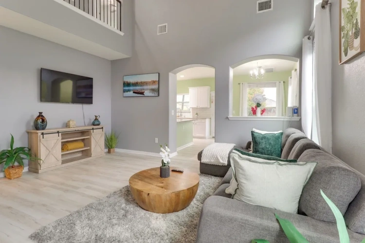 4 Bedrooms Cottage