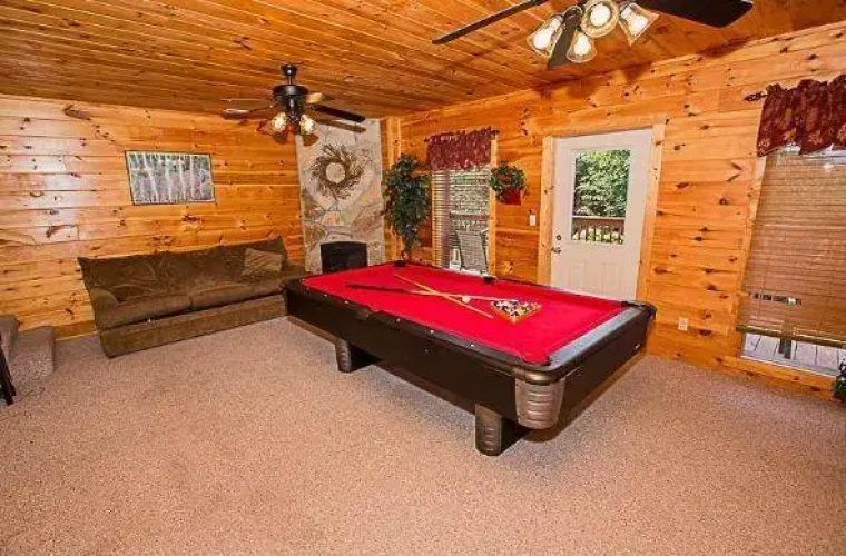 Harrisons Hideout by Sugar Maple Cabins
