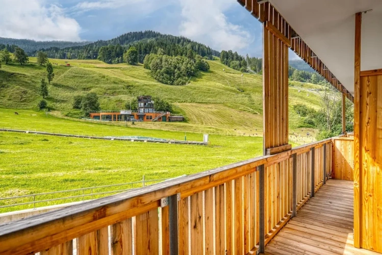 2 Bedrooms Standard Family room with balcony