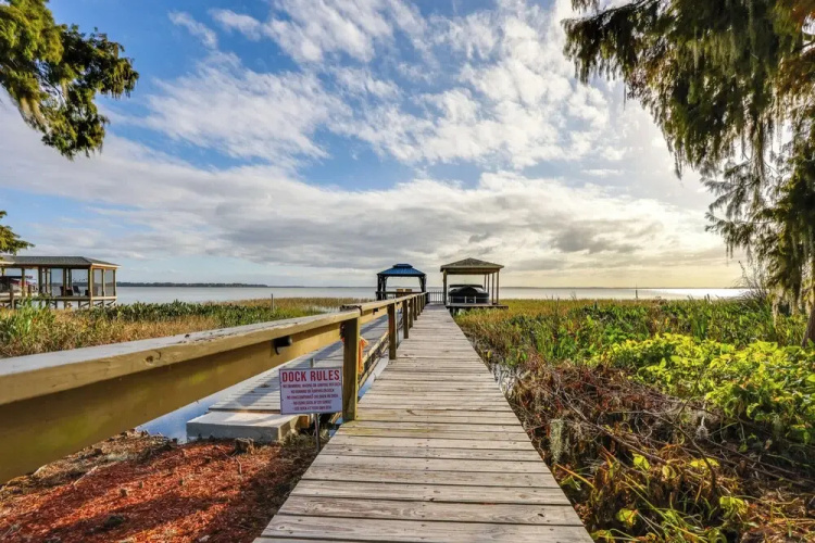 Lake Harris Retreat: 2 Docks & Kayaks!
