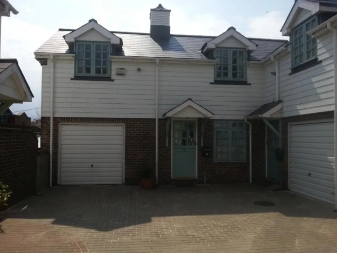 2 Bedrooms Cottage