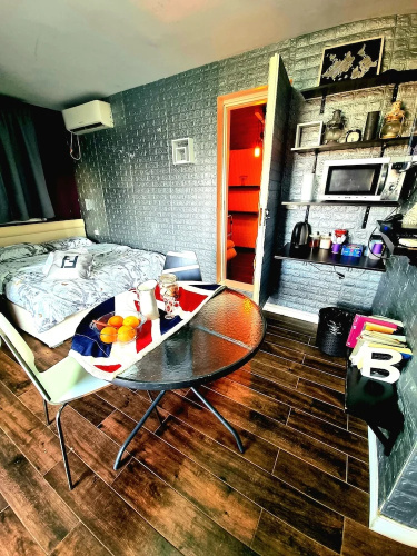 Avi's place