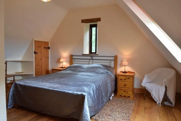 4 Bedrooms Cottage