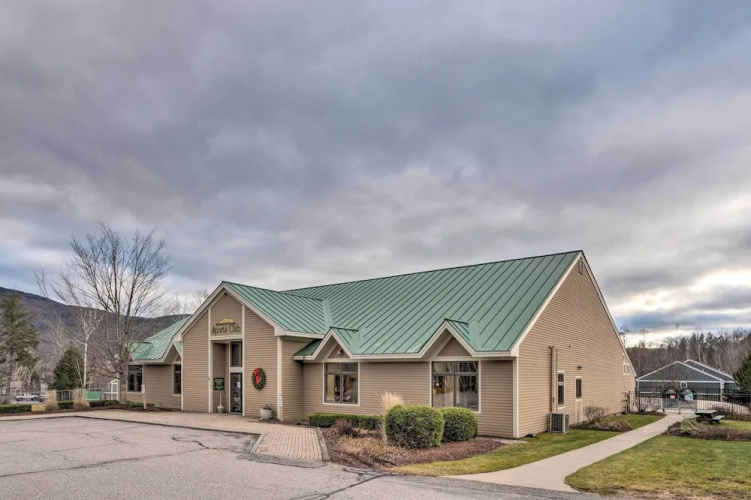 Relaxing Lincoln Condo w/ Fireplace & Shuttle