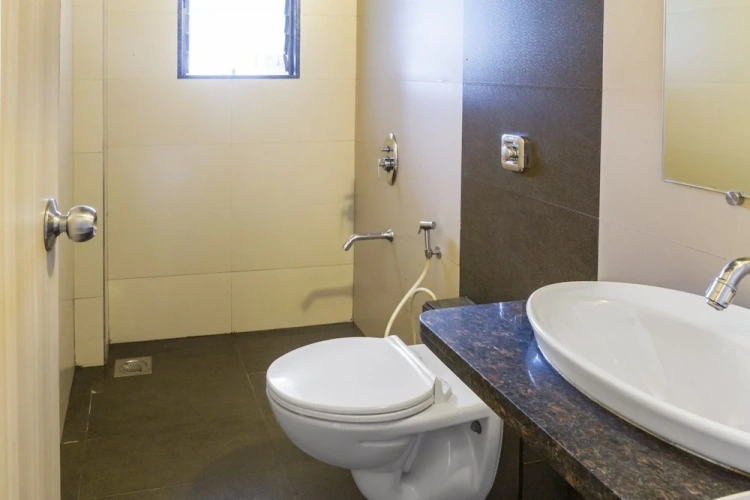 2 Bedrooms Comfort room