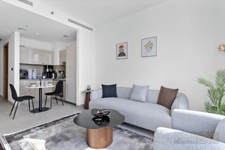 WelHome - Charming Apt With City Lights in Sobha Waves
