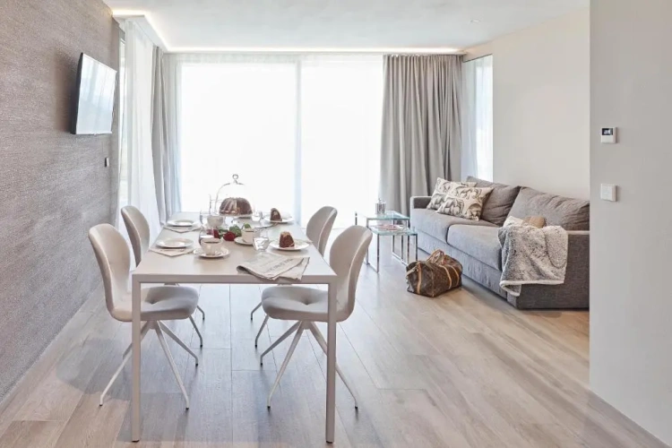 2 Bedrooms Apartment with mountain view