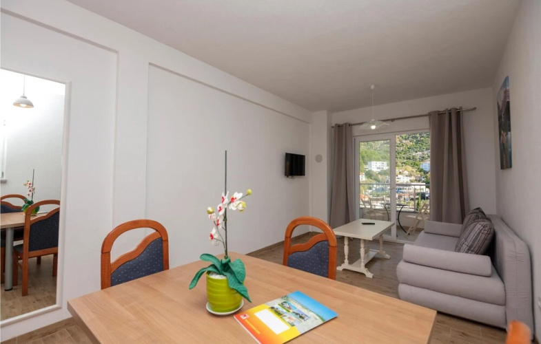 Nice Apartment in Drvenik With 1 Bedrooms and Wifi