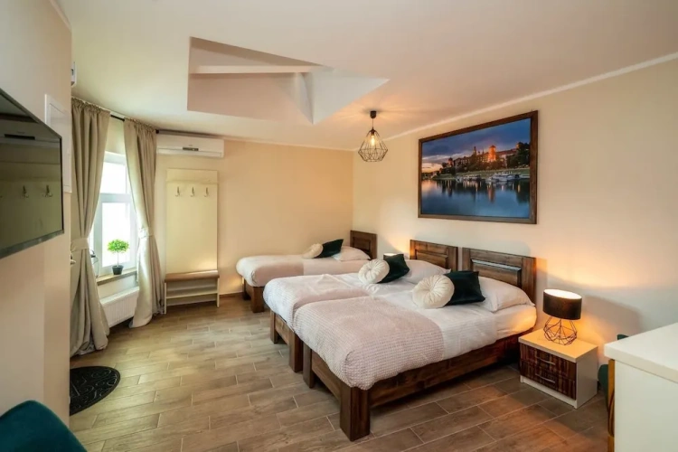 Standard Triple room
