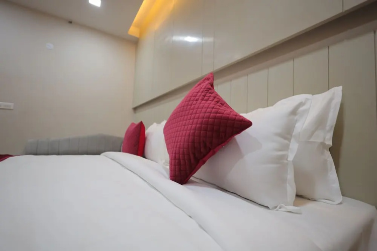 Hotel Taj Crown Plaza