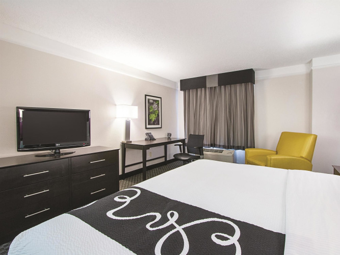 La Quinta Inn & Suites by Wyndham Minneapolis Bloomington W