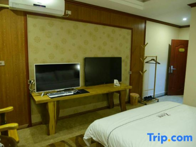 Qujing Youth Network Hotel