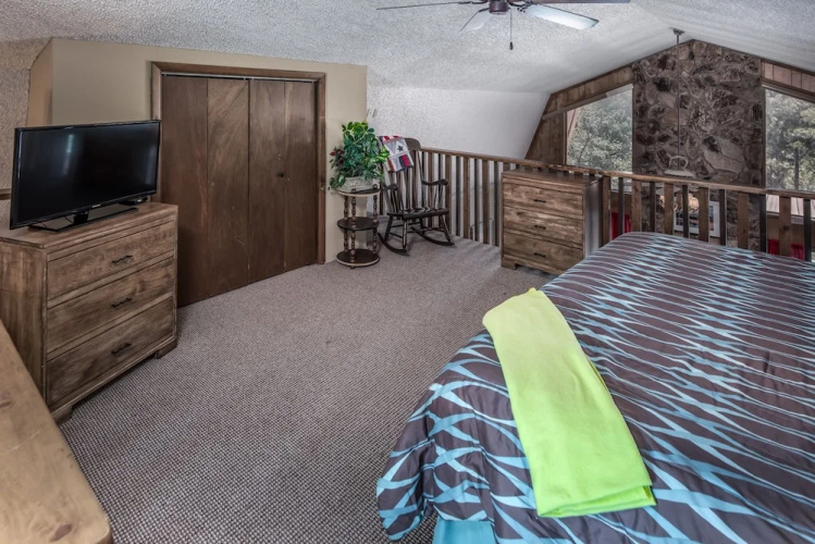Bear Crossing - Three Bedroom Cabin