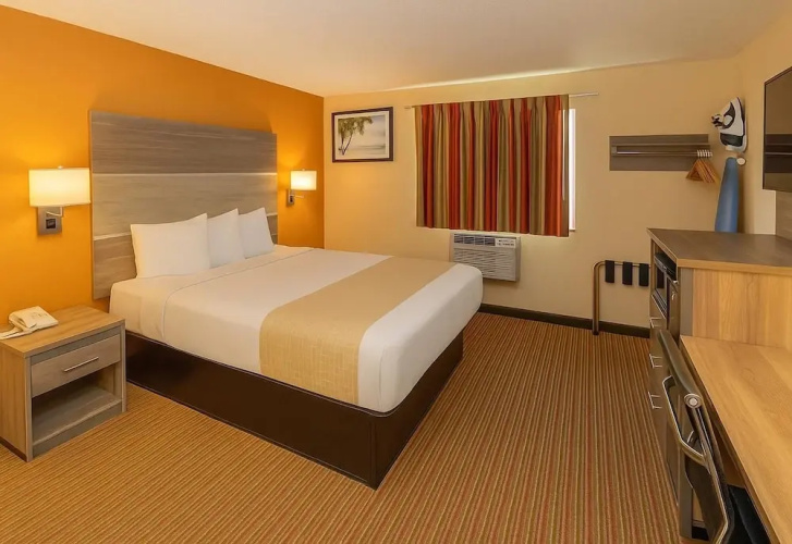 Travelodge By Wyndham Muskegon - Grand Haven, MI