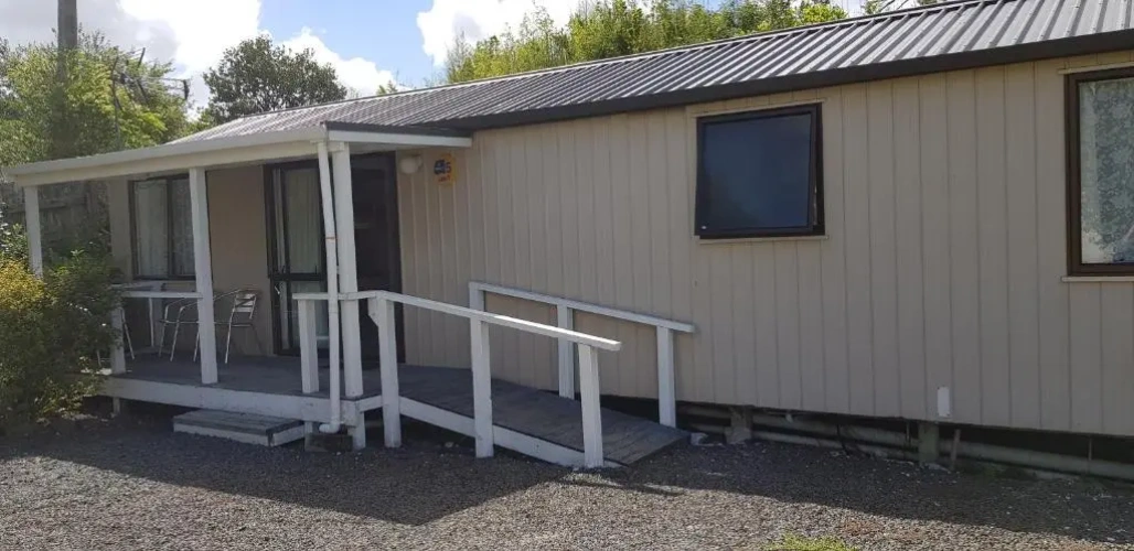 2 Bedrooms Bungalow