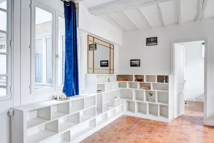 Bright 1BR Bastille Getaway - 4 Guests