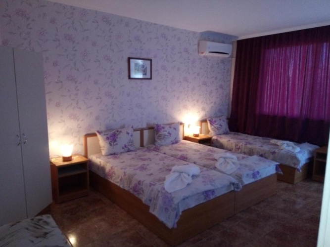 Standard Triple room with balcony