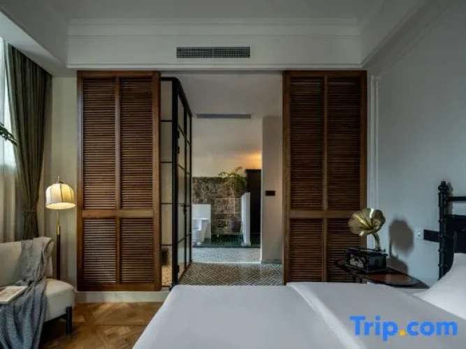 Standard Twin room with balcony