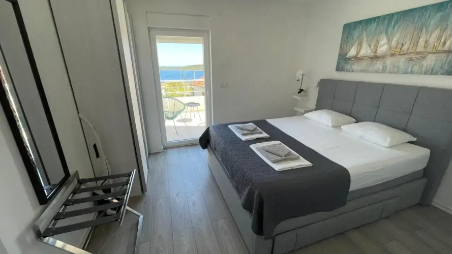 Visit Aylin Vis