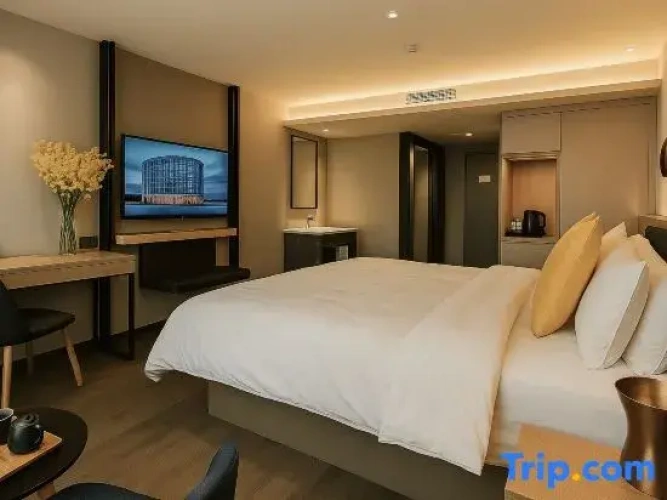 Standard Double room with city view