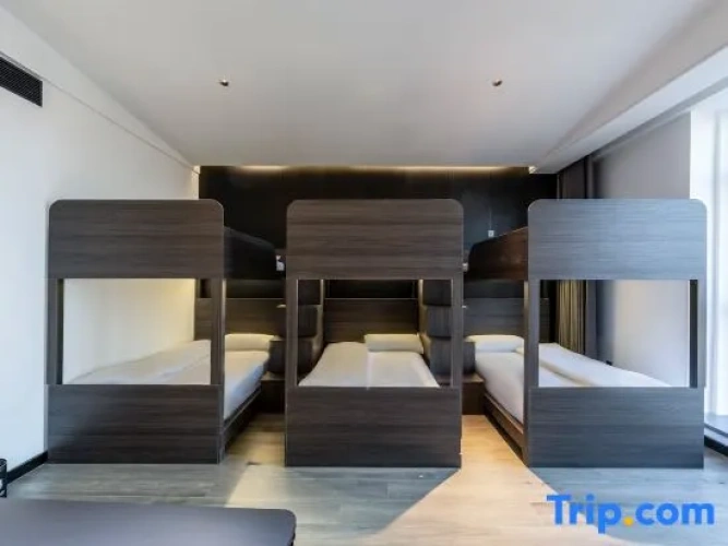 Standard Sextuple room