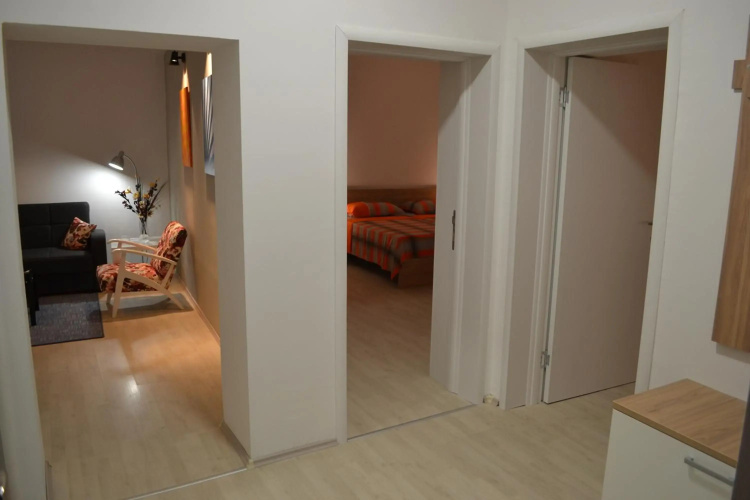 Lazarus Apartment
