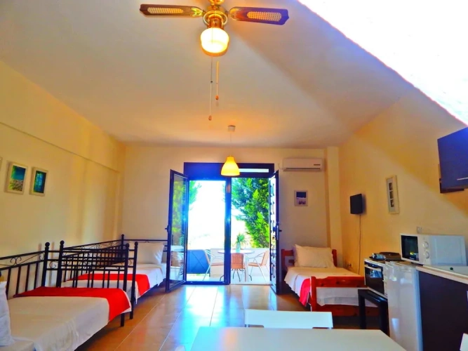 1 Bedroom Economy Sextuple Apartment seafront