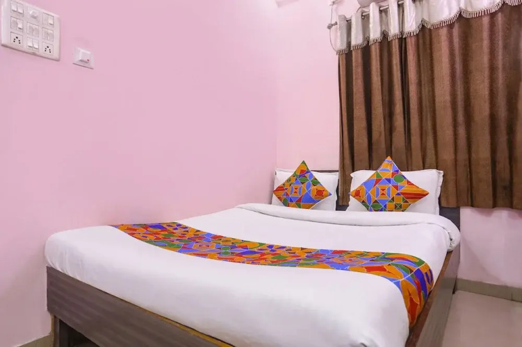 Fabhotel Tara Deluxe