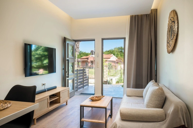 1 Bedroom Deluxe Apartment with garden view