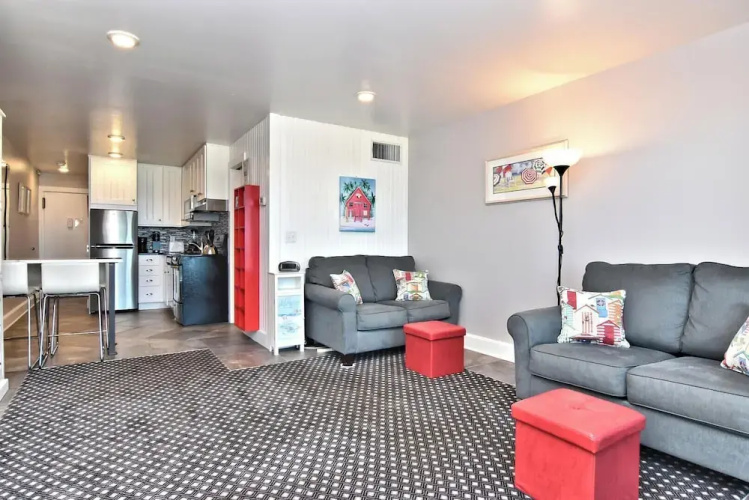 Edgewater House 213