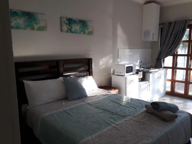 8 Soenie Avenue Self Catering