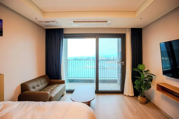 More Than Sokcho Lighthouse Branch