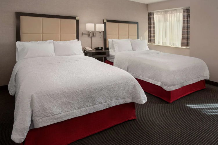Hampton Inn & Suites Milwaukee Downtown