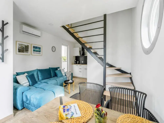 Spacious Holiday Homes With air Conditioning, Pool