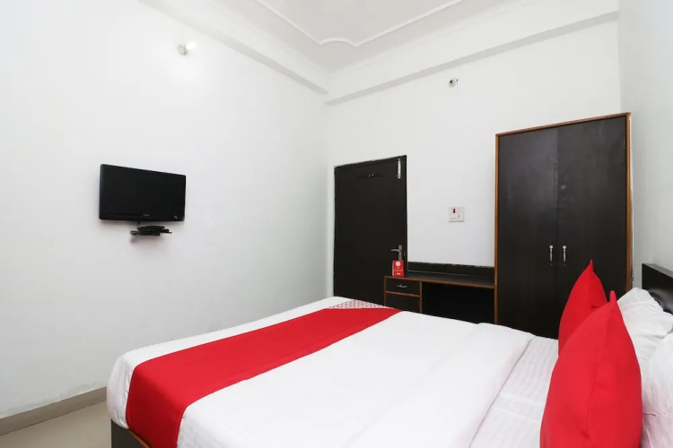 OYO 24199 Hotel Ojus Tower