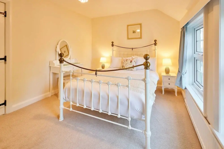 Host Stay Ailsa Cottage