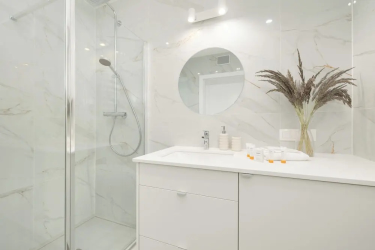 Air-conditioned Studio for 4 by Renters