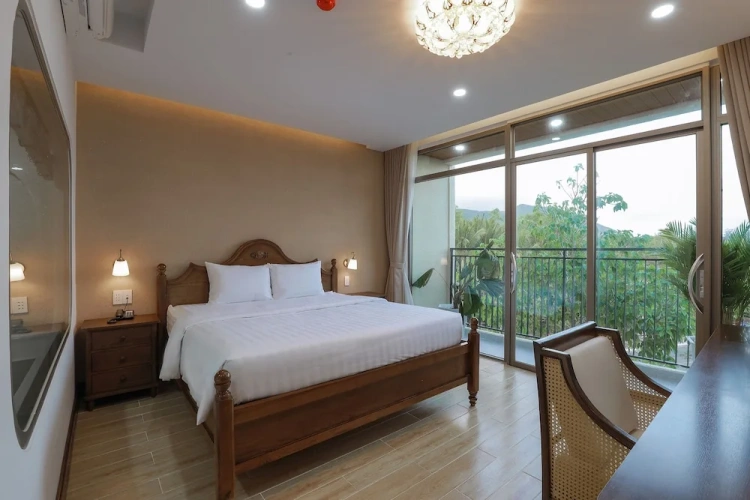 Deluxe Double room with balcony and with city view