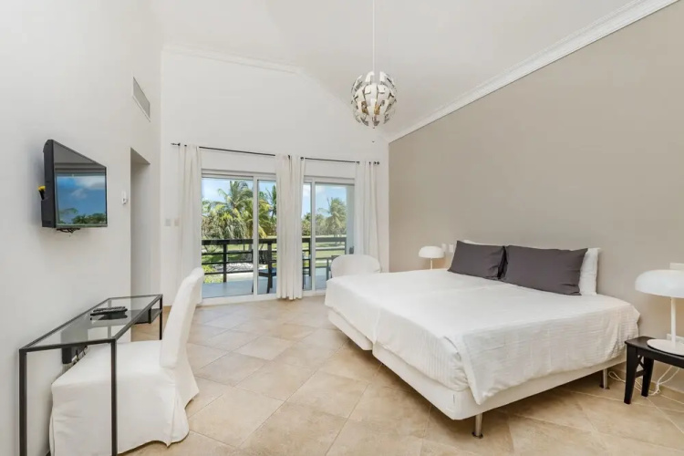 Lake View Villa