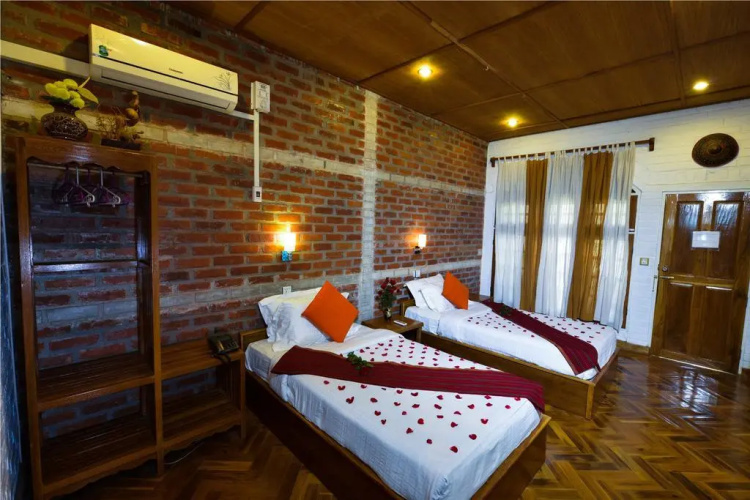 Teak Wood Hotel
