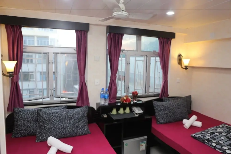 Standard Triple room