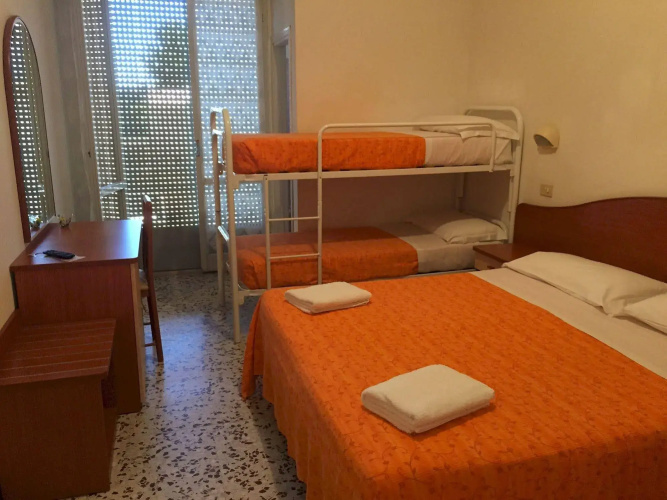Hotel Holiday